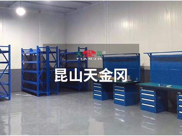 烈日炎炎，依然擋不住工具柜廠家天金岡師傅們上門安裝的腳步！