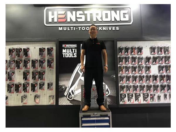 德資企業考察團隊走進工具柜廠家天金岡，實地考察工廠！