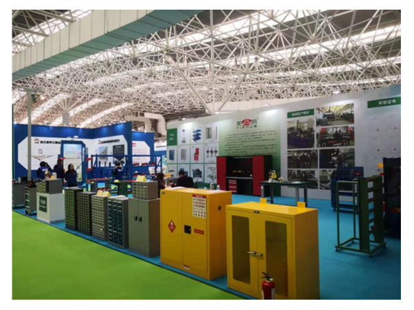 山東德州工具柜哪個(gè)好，安全把手和導(dǎo)軌是關(guān)鍵【天金岡】